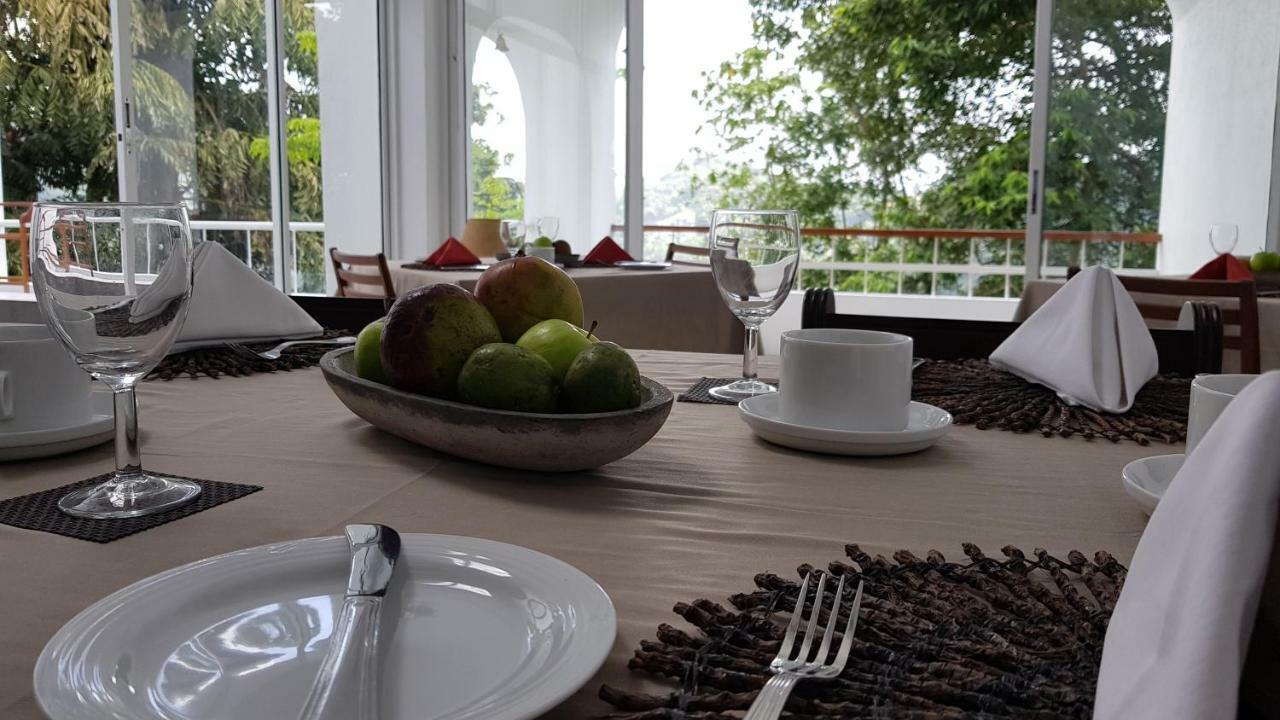 Regent Lodge Hotel & Villa Kandy Extérieur photo